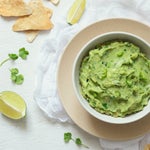 Hay un truco para que el guacamole se conserve verde y