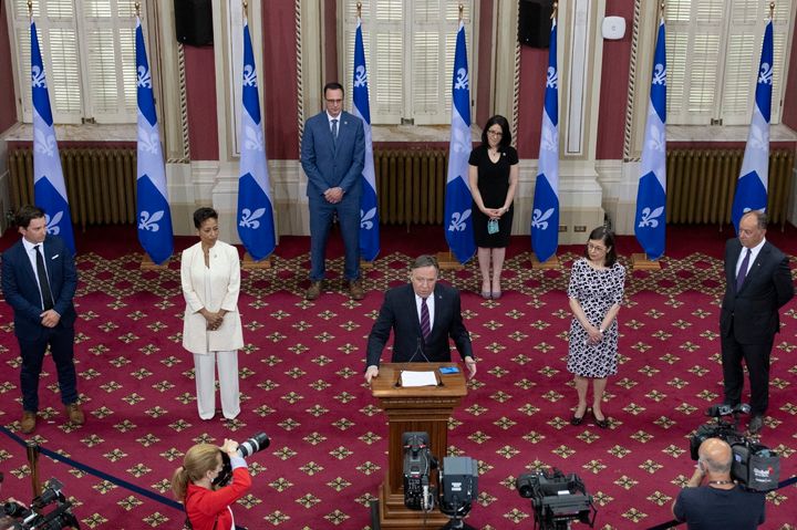 L'annonce du remaniement ministériel dans le Salon rouge de l'Assemblée nationale à Québec, le 22 juin dernier.