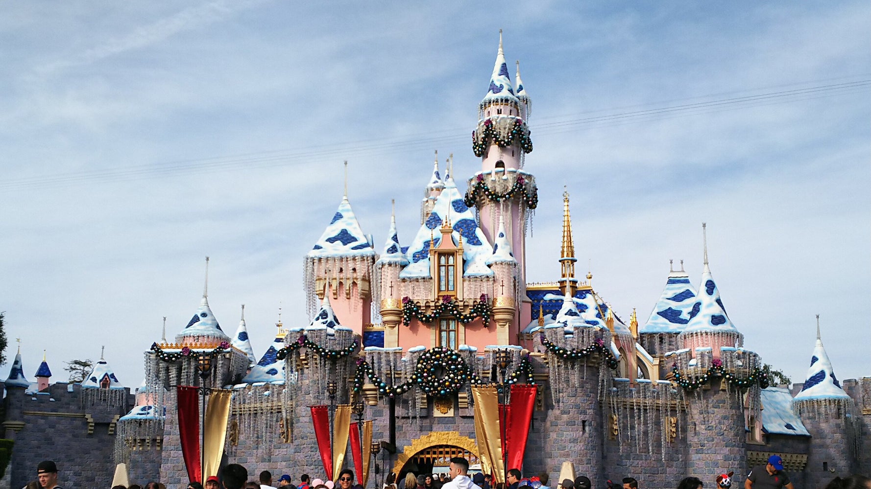 米ディズニー カリフォルニアのテーマパークの再開を延期 その選択肢しかなかった ハフポスト 米ディズニー カリフォルニアのテーマパークの再開を延期 その選択肢しかなかった ハフポスト