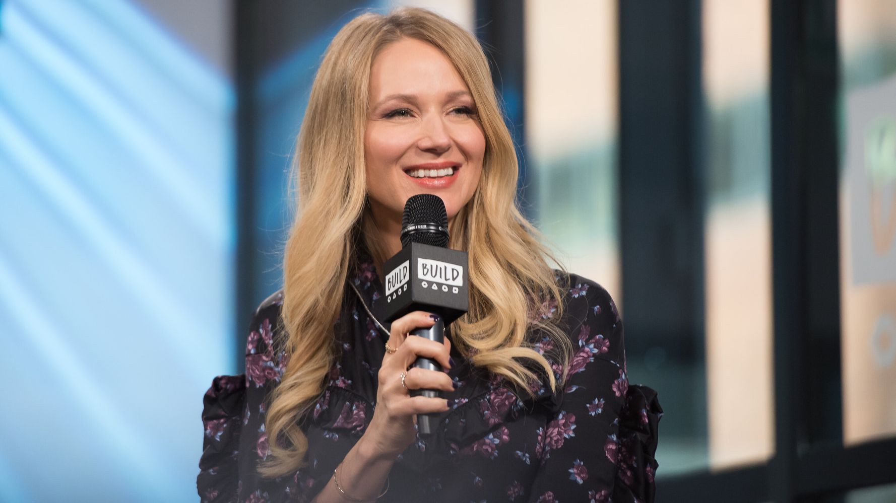 Opinion: When it comes to happiness, Jewel says society has it all wrong