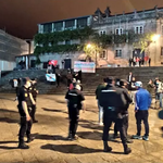 Tensión en el lanzamiento de la campaña de Vox al irrumpir un grupo de jóvenes al grito de 