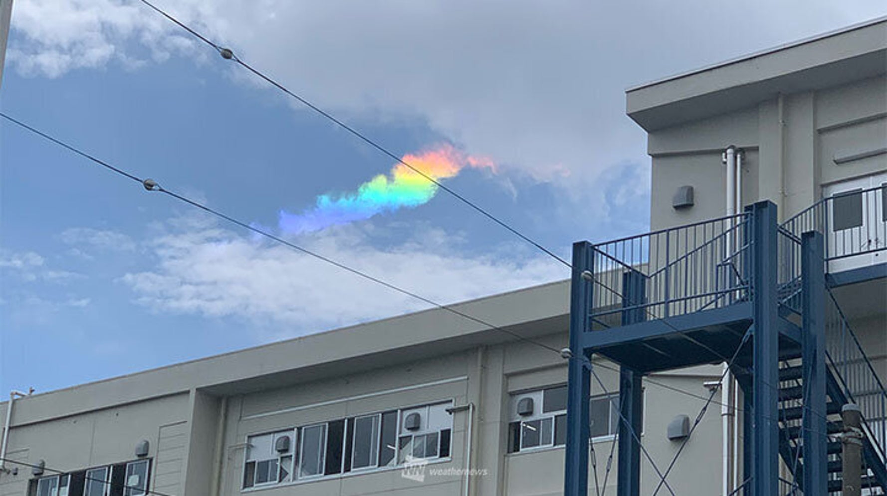 環水平アーク が東京上空に出現 鮮やかな虹色の雲 ハフポスト 環水平アーク が東京上空に出現 鮮やかな虹色の雲 ハフポスト