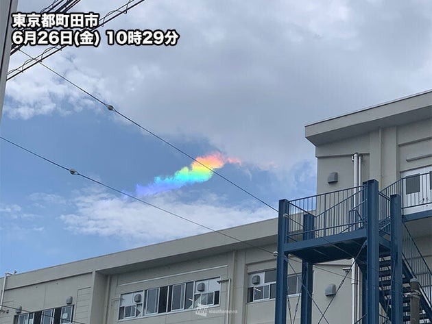 環水平アーク が東京上空に出現 鮮やかな虹色の雲 ハフポスト