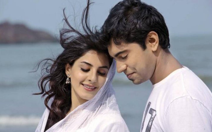 Isha Talwar and Nivin Pauly in 'Thattathin Marayathu'