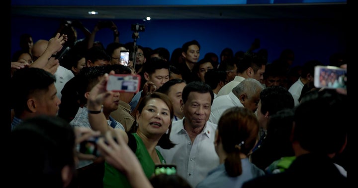 In Ramona Diaz's documentary "A Thousand Cuts," journalist Maria Ressa puts her freedom on the line in defense of truth and democracy.