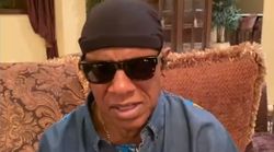 “Je vois mieux que votre vision 20/20”: quand Stevie Wonder tacle