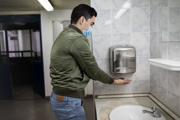 How To Properly Dry Your Hands To Stop The Spread Of The Coronavirus