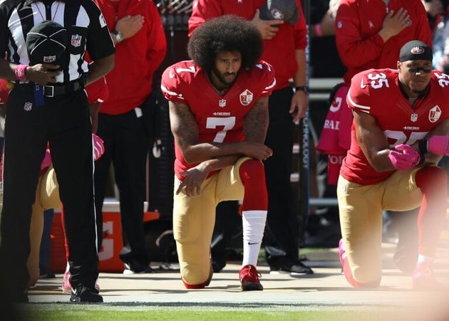 Colin En Noir Et Blanc Colin Kaepernick Netflix prépare une série sur Colin Kaepernick, joueur engagé contre le