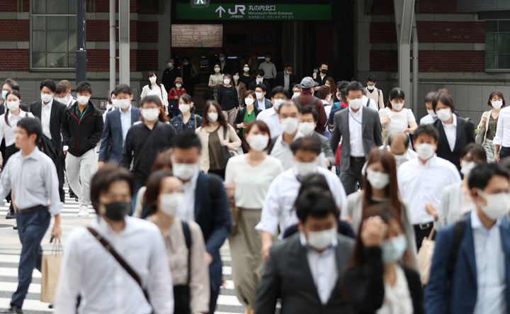 新規感染が増える都内には、人出が戻りつつある＝5月26日午前、東京都千代田区 