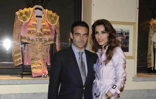 Enrique Ponce y Paloma Cuevas en un acto con motivo de la Feria de San Isidro en 2014.