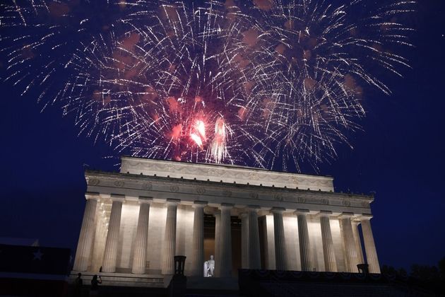 Πυροτεχνήματα από τον εορτασμό της Ημέρας της Ανεξαρτησίας από το 2019