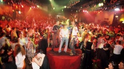 Pourquoi les discothèques ont-elles tant de mal à rouvrir en