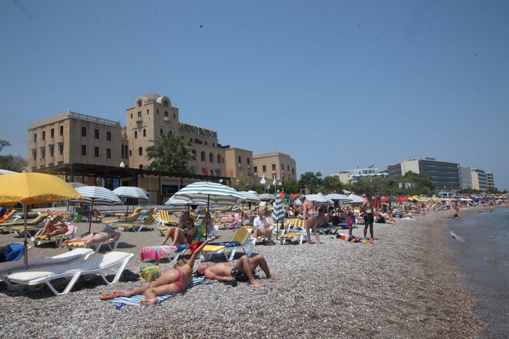 Άποψη παραλίας από την πόλη της Ρόδου - φωτογραφία αρχείου