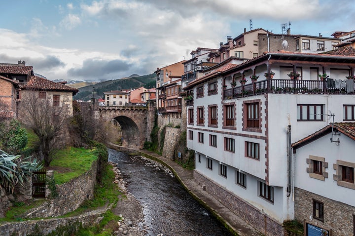 Así Es Potes El Pueblo Que Se Ha Alzado Como Capital Del Turismo Rural 2020 El Huffpost Life