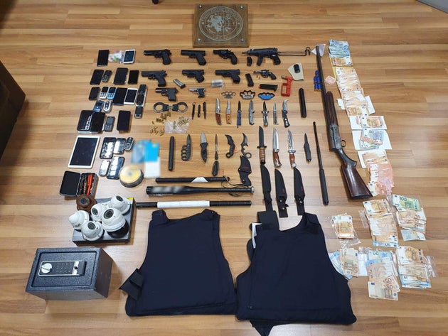 Αποκαλύψεις για τους εκβιαστές: Κυνομαχίες, ξυλοδαρμοί και