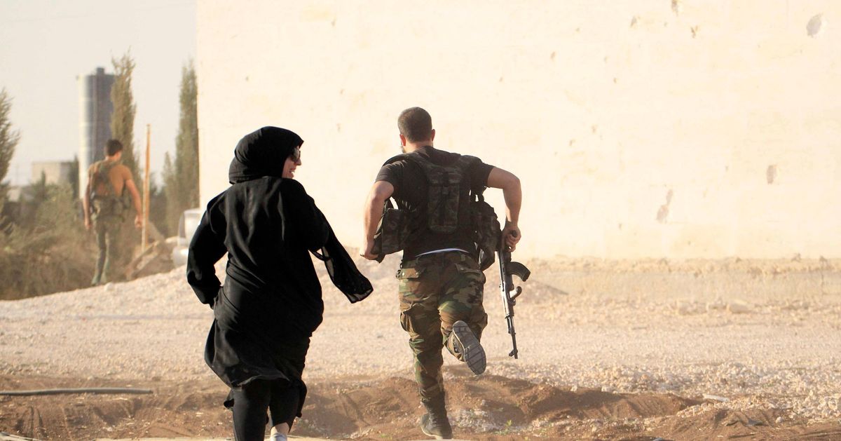 Настоящие террористы сбежали. Люди бегут от террористов. Исламское государство 2014.