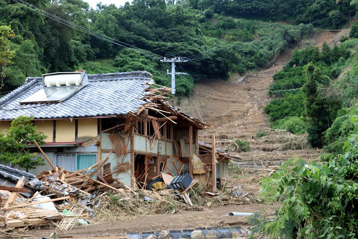 愛媛県宇和島市吉田町では、土砂崩れが至る所で発生した＝2018年7月9日、愛媛県宇和島市吉田町南君