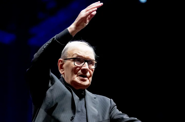 popolare e sublime addio alla leggenda morricone sor ennio e maestro l huffpost