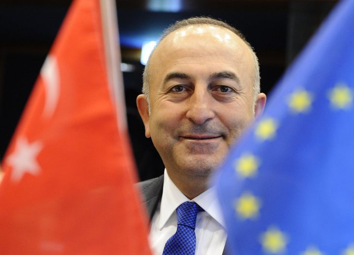 O Τούρκος ΥΠΕΞ, Μεβλούτ Τσαβούσογλου έπειτα από συναντήσεις που είχε με ευρωπαίους αξιωματούχους δήλωσε μεταξύ άλλων: «Αν η ΕΕ προβεί σε επιπλέον αποφάσεις σε βάρος της Τουρκίας, θα πρέπει να απαντήσουμε». 