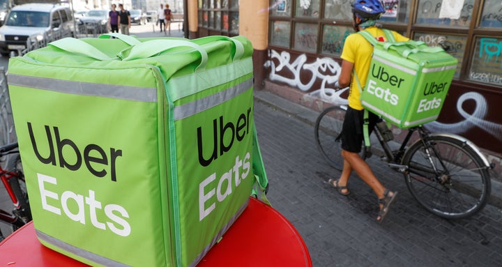 Des produits d’épicerie pourront être commandés via les applications Uber et Uber Eats.