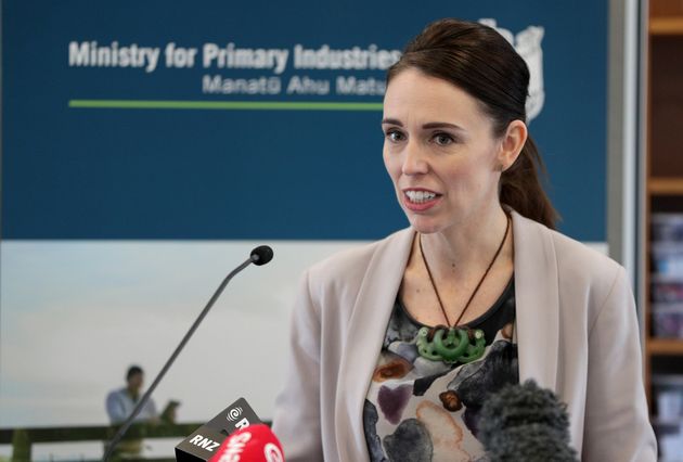 A primeira-ministra da Nova Zelândia, Jacinda Ardern, decidiu pelo confinamento de toda população...