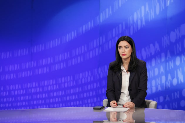 Azzolina: "Sì a test sierologici su tutto il personale scolastico"