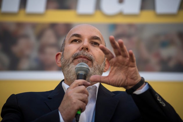 Vito Crimi: "Il ponte di Genova non deve andare nelle mani dei Benetton. M5s non arretra"