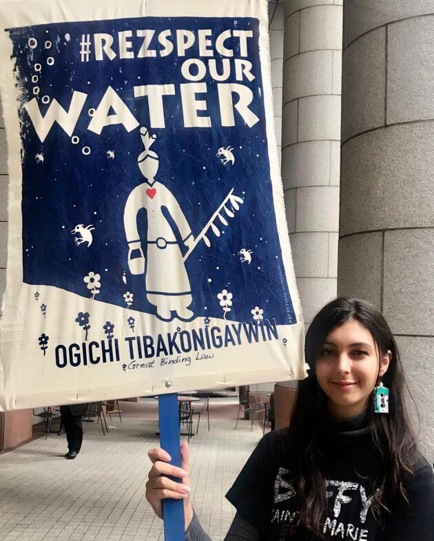 L'auteure lors d'une manifestation à Standing Rock aux États-Unis.