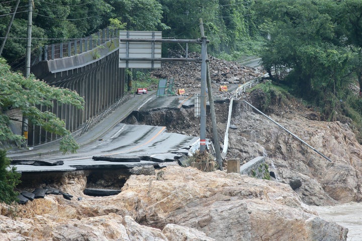 大雨で崩落した国道。右側は球磨川＝6日午前、熊本県芦北町と球磨村の境