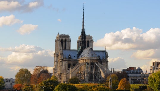 Bachelot évoque une flèche de Notre-Dame reconstruite à