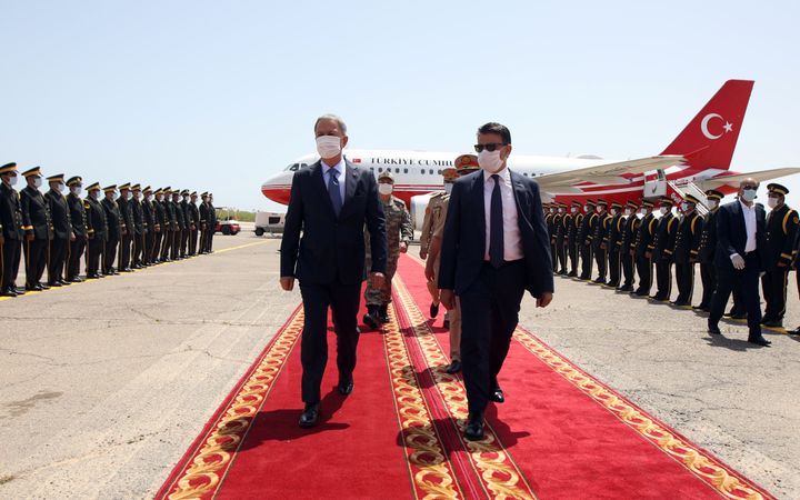 Τρίπολη Λιβύη - 3 Ιουλίου 2020: Ο Τούρκος υπουργός Αμυνας Χουλουσί Ακάρ επισκέπτεται τη Λιβύη. (Photo by Arif Akdogan/Anadolu Agency via Getty Images)
