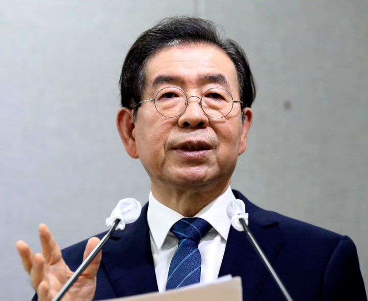 Seoul Mayor Park Won-soon did not show up for work on Thursday and canceled all his schedules, including a meeting with a pre