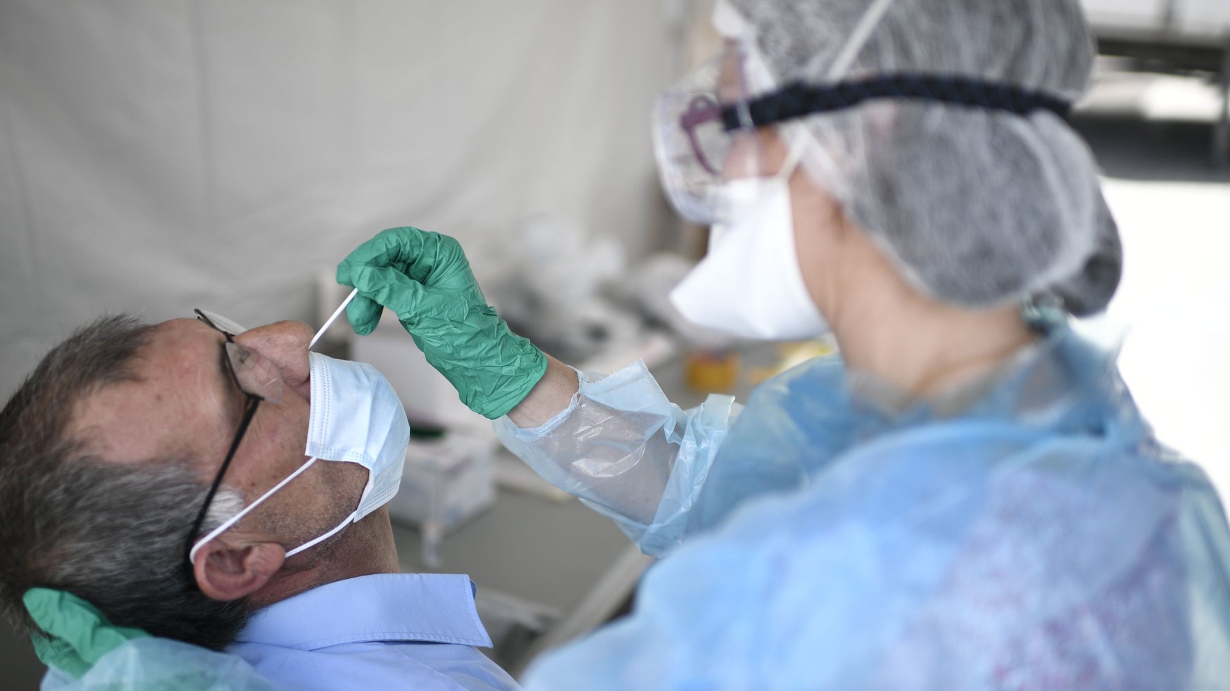 test au coronavirus pourquoi les laboratoires sont debordes le huffpost