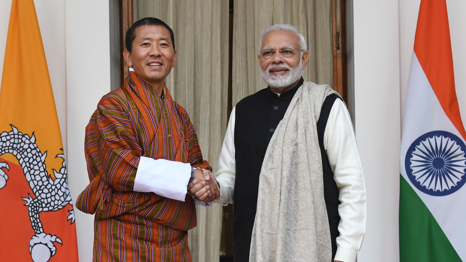 king-and-queen-of-bhutan-unveil-new-family-photo-royal-central