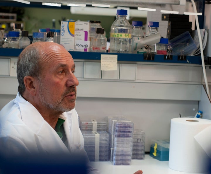 Mariano Esteban en el Centro Nacional de Biotecnología.