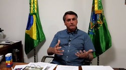 Bolsonaro prend un comprimé d’hydroxychloroquine par jour et dit aller “très
