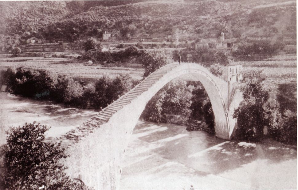 H Γέφυρα της Πλάκας «στεφανώνει» ξανά τον Άραχθο: Φωτογραφική αναδρομή στην