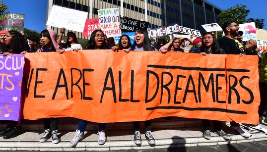 Trump évoque une “voie vers la citoyenneté” pour 700.000