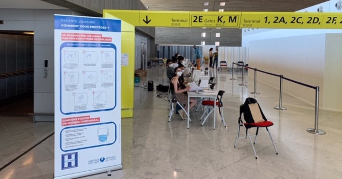 Dans Les Aeroports Les Tests Pcr Systematises Pour Les Voyageurs De Pays A Risque Le Huffpost