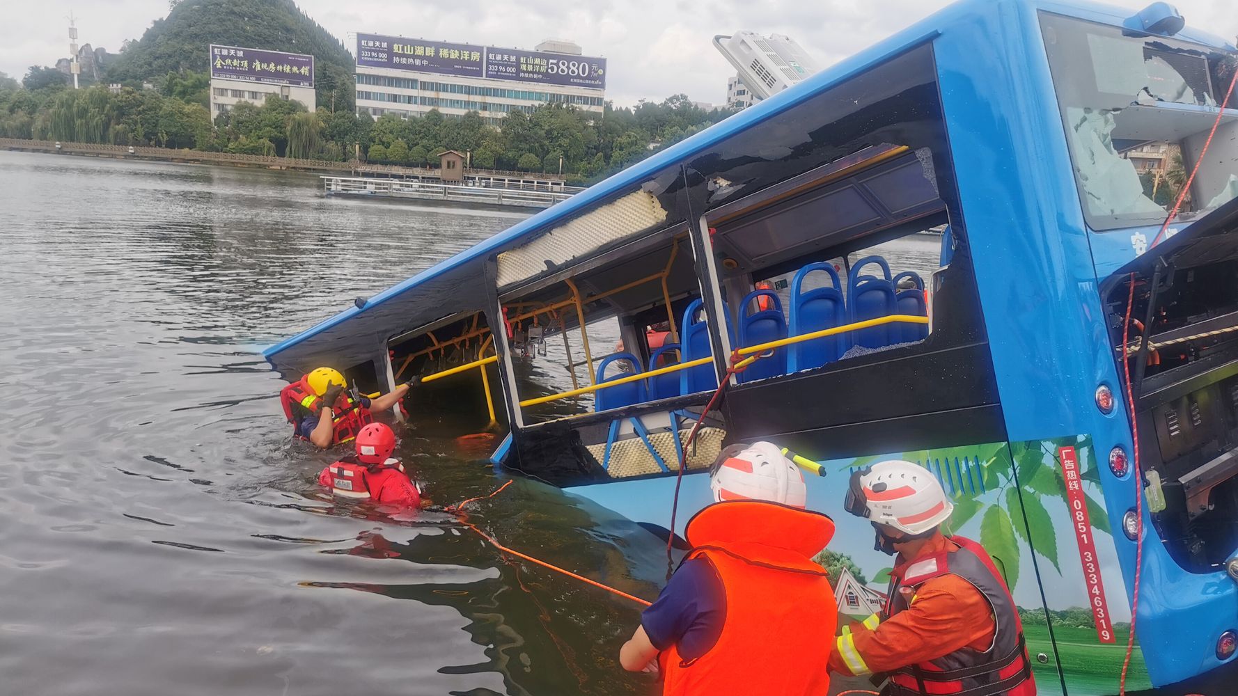 受験生乗せたバスが貯水池へ転落 21人死亡 実態は運転手の 計画的な自殺 か 道連れ に広がる怒り ハフポスト