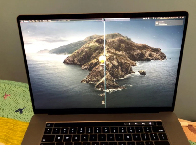 アップル Macbookは カメラカバー着けたまま閉じないで ディスプレイ割れる報告も ハフポスト アップル Macbookは カメラカバー着けたまま閉じないで ディスプレイ割れる報告も ハフポスト