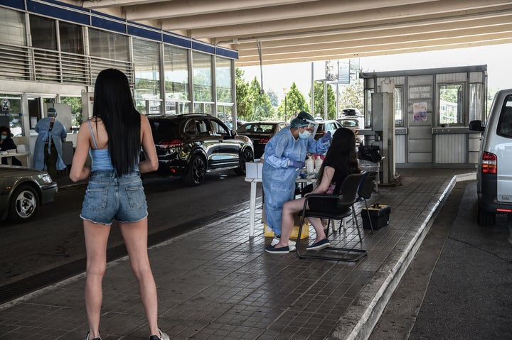 Aπό την ερχόμενη Τετάρτη τίθενται σε ισχύ περιορισμοί για αλλοδαπούς που θέλουν να περάσουν στην Ελλάδα από το συνοριακό σημείο ελέγχου του Προμαχώνα.