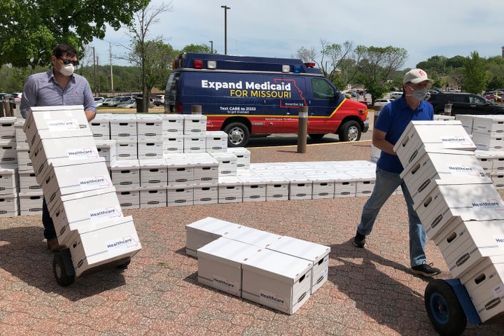 Campaign workers David Woodruff (left) and Jason White deliver boxes of initiative petition signatures to the Missouri secret