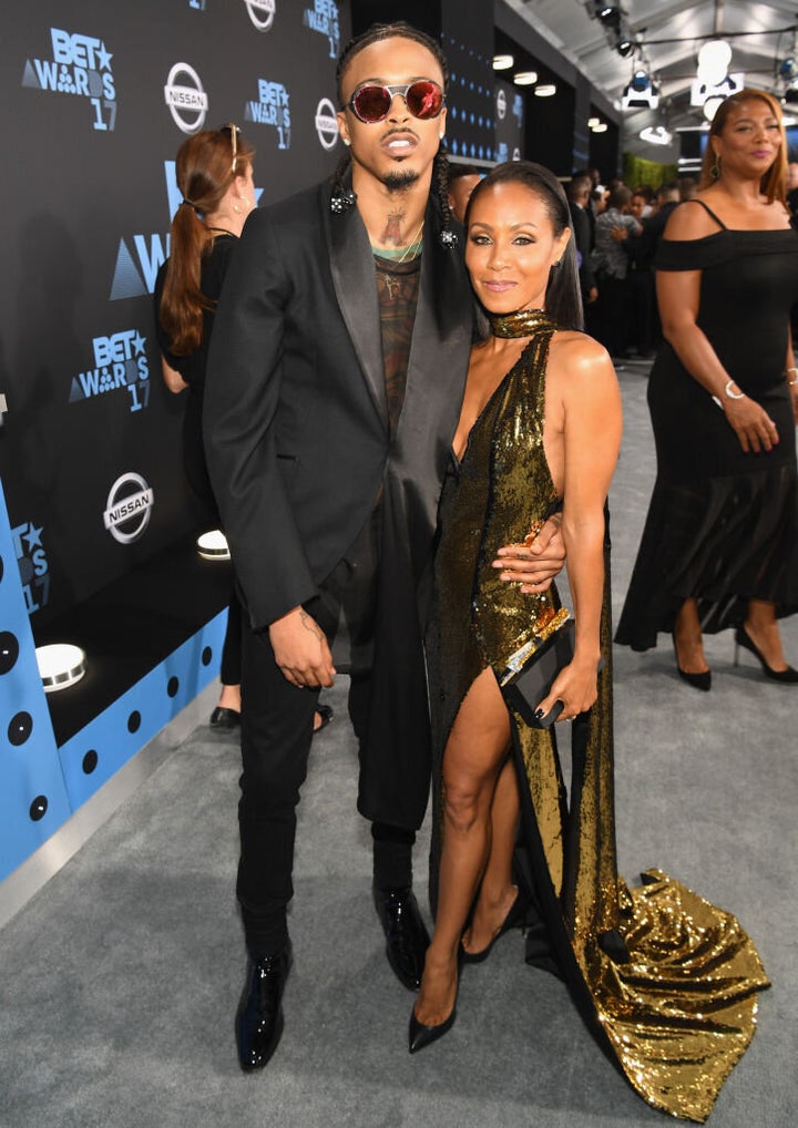 Jada Pinkett y August Alsina posaban así en la alfombra roja de los BET Awards en junio de 2017.