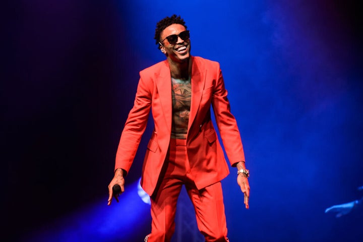 August Alsina tiene 27 años. Tenía 23 cuando conoció a Jana.