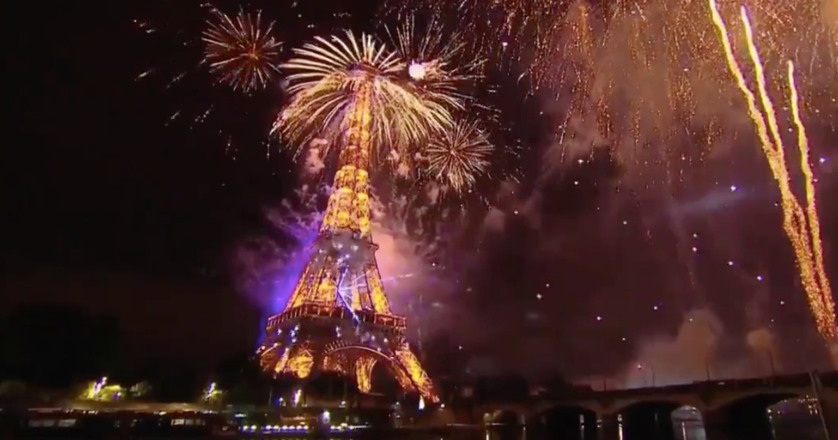 Le Feu D Artifice Du 14 Juillet A Paris Meme Sans Public A Attire Du Monde Le Huffpost