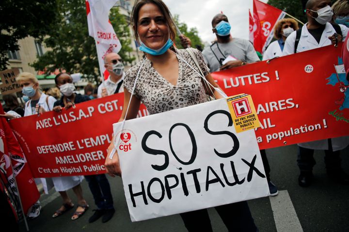 パリであった病院職員らによるデモ（2020年6月25日）