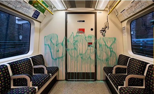 バンクシーの新作はロンドン地下鉄の乗客の前で堂々と描かれた どんな作品なのか 専門家が読み解く ハフポスト