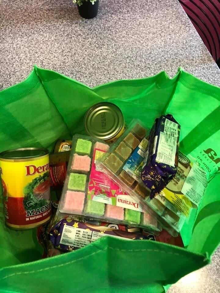 Pathum Thilakasiri & Friends in Melbourne have delivered food to Sri Lankan international students like Ransara during the COVID-19 pandemic