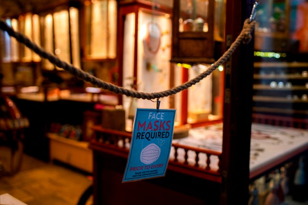 Για τη είσοδο στο κατάστημα απαιτείται η χρήση μάσκας (Κέρκυρα, 30 Ιουνίου) 